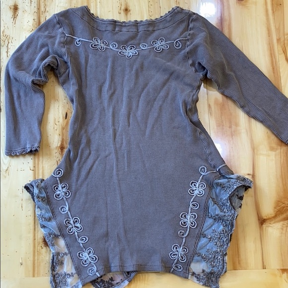 Top - Picture 2 of 3